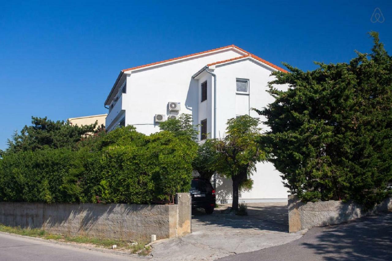 Guest House Mazuth II Banjol 외부 사진