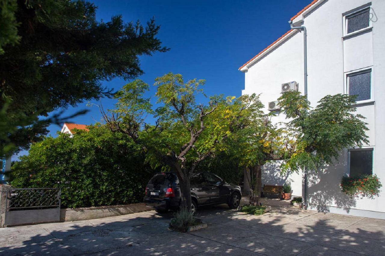 Guest House Mazuth II Banjol 외부 사진